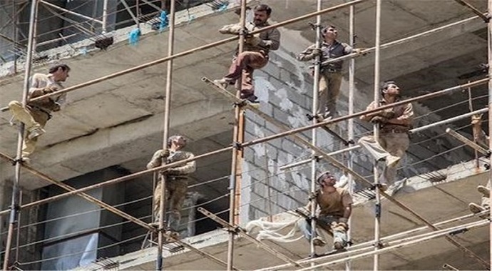آخرین جزییات طرح بیمه ۶۰۰ هزار کارگر ساختمانی/ «جان دادن بر سر نان» سهم نیروی کار صنعت ساختمان