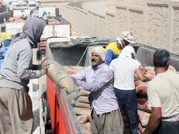 مشکلات باقی‌مانده‌ی کارگران ایرانی در عراق؛ از فقدان بیمه تا دستمزد ناچیز/ اختلاف ۲۳هزار نفری میان آمار اعلامی وجود دارد