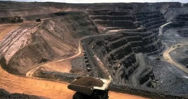 درخواست کارگران بیکار شده سنگ آهن خواف برای راه‌اندازی دوباره این واحد معدنی