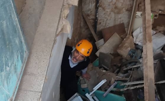 سقف مغازه فرسوده در خیابان خیام فرو ریخت/ رهاسازی یک زن از آوار