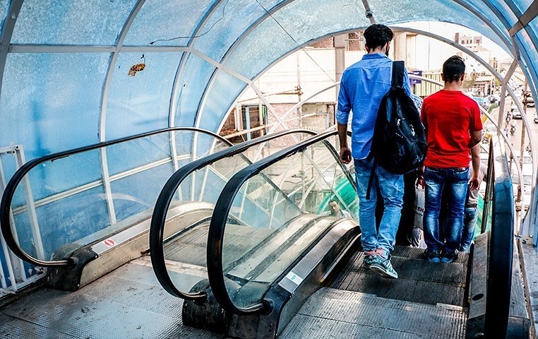 استقبال بهتر شهروندان قمی از آسانسور به‌جای پله‌برقی در پل‌های عابر پیاده/ تدوین آیین‌نامه کشوری پل‌های عابرپیاده