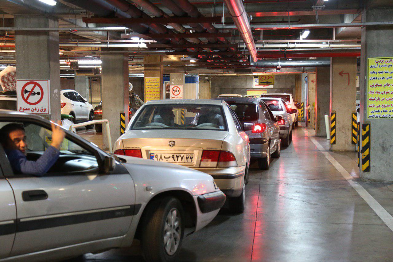 ثبت تردد روزانه ۸ هزار خودرو در پارکینگ زائر در ایام نوروز/ افزایش نظم و انضباط و رضایتمندی مردم در میدان ۷۲ تن