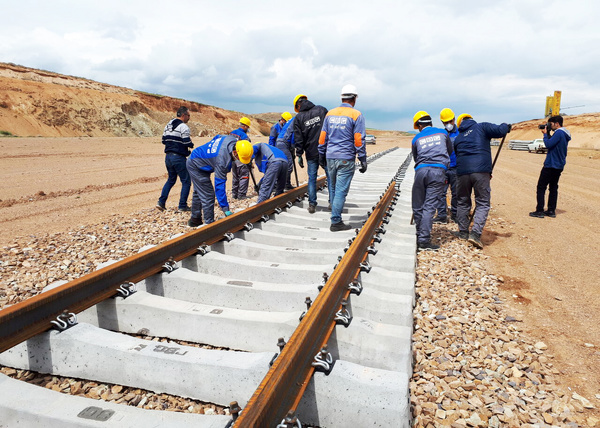 درخواست کارگران نگهداری راه آهن لرستان برای دریافت عیدی و معوقات قبل از پایان سال