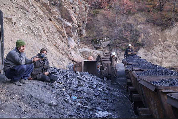 ادامه نارضایتی کارگران معدن زغالسنگ گلندرود با واگذاری این واحد معدنی به پیمانکار