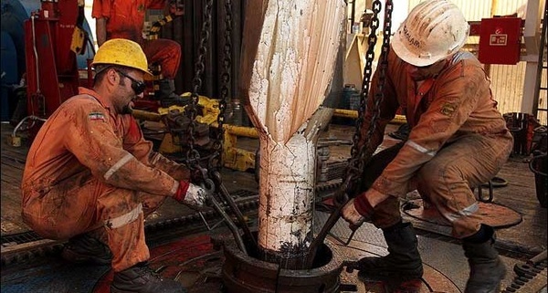 انتقاد بیکاران دهلران به جذب غیربومی‌ها در صنایع نفت وگاز