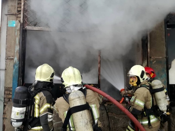 وقوع دوحادثه آتش‌سوزی با مواد اشتعال‌زا/ کارگران جان سالم به در بردند