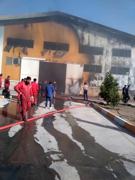 وقوع دوحادثه آتش‌سوزی در دو کارخانه تولیدی در سمنان و شیراز