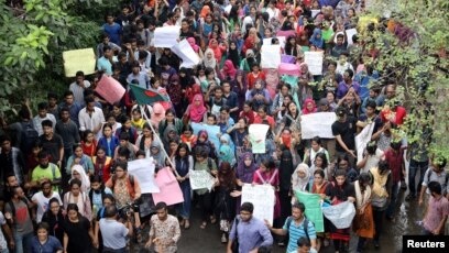 تظاهرات کارگران برق در لاهور پاکستان علیه گرانی انرژی
