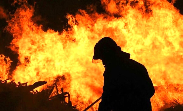 آتش‌سوزی مجتمع پتروشیمی «قائد بصیر» در گلپایگان مهار شد