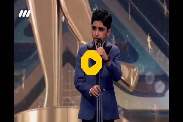 ببینید | اجرای زنده آذری علی طولابی در عصر جدید | آواز ترکی پسر ۱۳ ساله همه را حیرت‌زده کرد