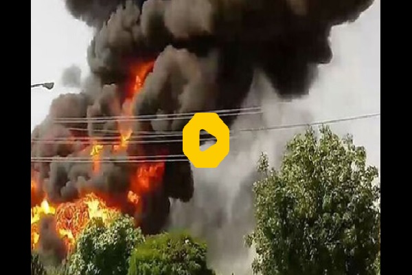 ببینید | تصاویری از آتش‌سوزی مهیب در پتروشیمی گلپایگان