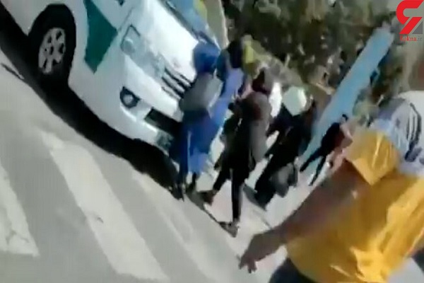 دلجویی پلیس از برخورد گشت ارشاد با یک مادر | پلیس دختر مریض بدحجاب را برده بود