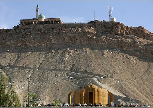 تلاش برای بهره‌برداری از پروژه بهسازی ورودی کوه خضر نبی(ع) قم تا پایان شهریور