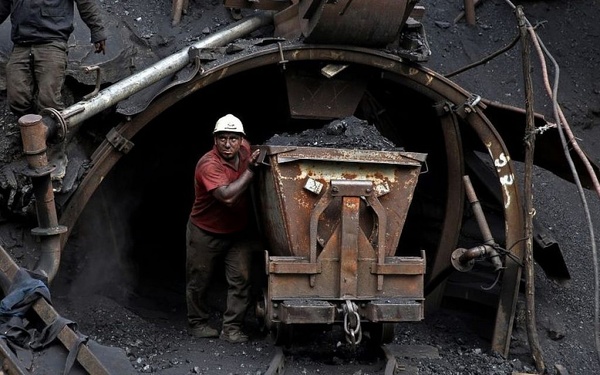 جهان در انتظار صف‌آرایی دوباره کارگران معدن و تخریب شدیدتر محیط زیست/ بازگشت نظام سوختی جهان به زغال‌سنگ؟!