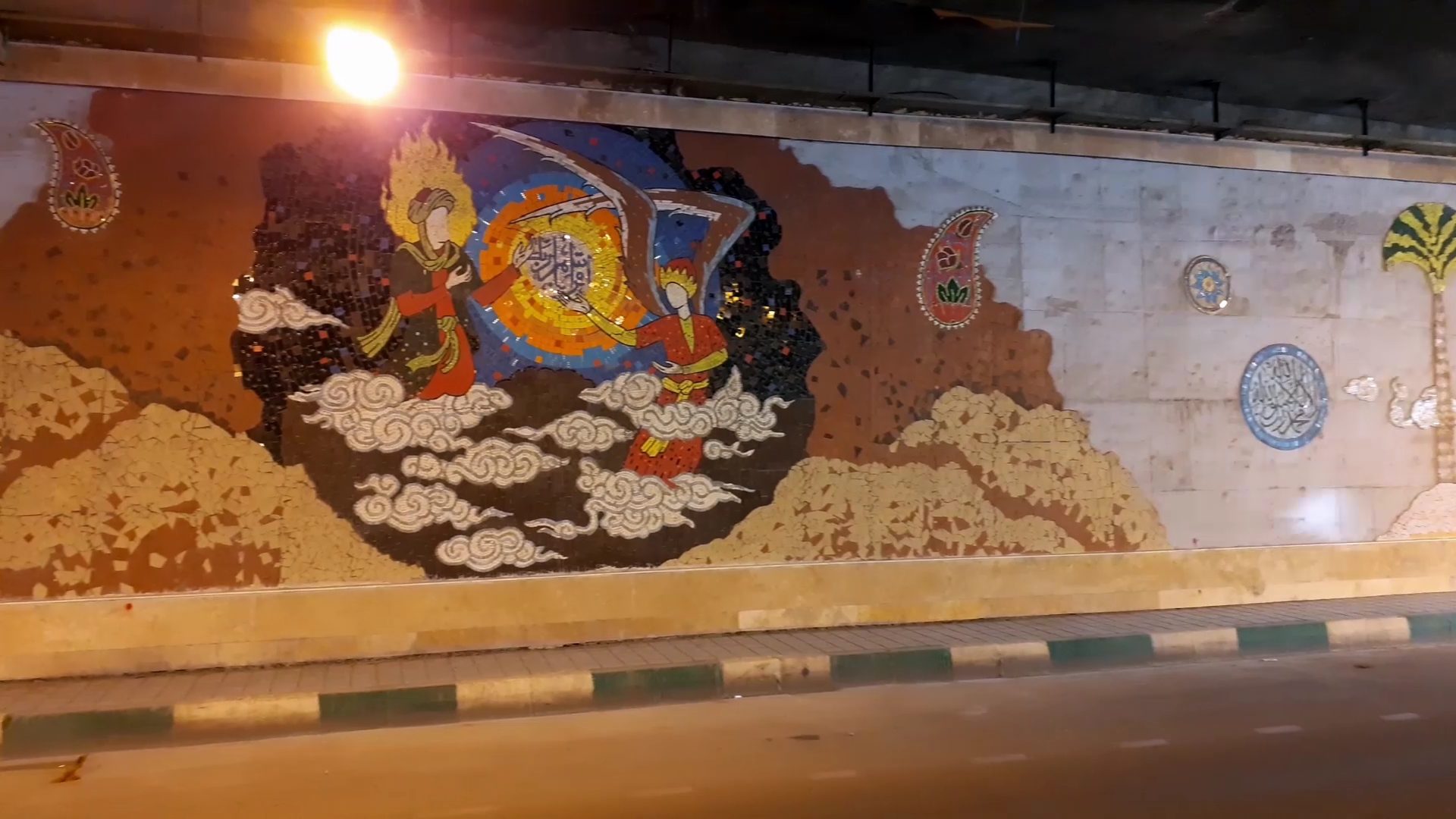 اجرای پروژه زیباسازی و دیوارنگاری تونل جمهوری اسلامی قم