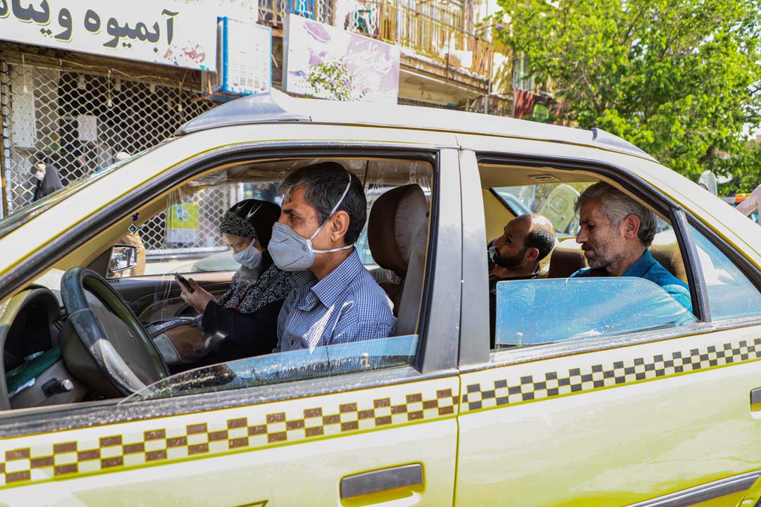 استقبال مردم قم از پرداخت الکترونیکی کرایه تاکسی/ تلاش برای تجهیز تمامی تاکسی‌ها به دستگاه کارت‌خوان