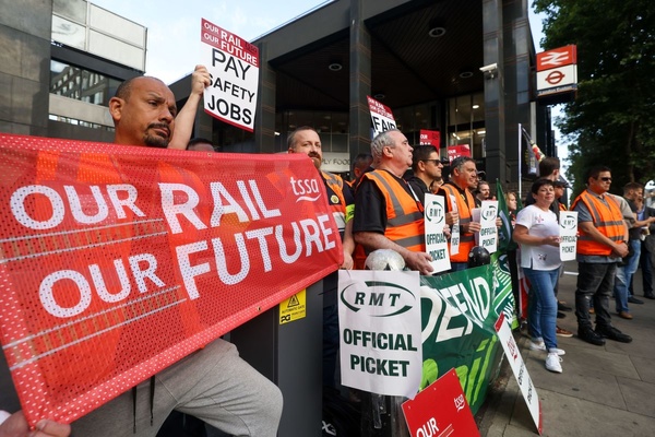 در آستانه کنفرانس حزب حاکم انگیسی، کارگران راه‌آهن دوباره اعتصاب می‌کنند