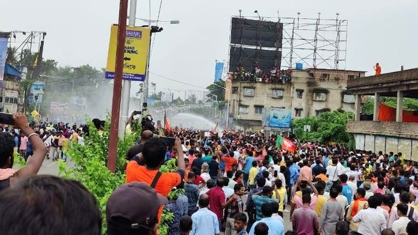 ملاقات و دلجویی نمایندگان دولت هندوستان از کارگران معترض مجروح در اعتصاب شرکت TMC