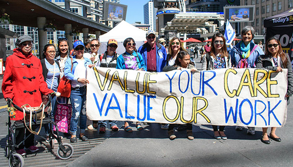 راهپیمایی کارگران مهاجر کانادایی در اعتراض به بلاتکلیفی حقوقی