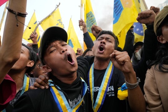 اعتراضات‌ کارگران اندونزیایی به شوک قیمتی دولت به بنزین ادامه دارد