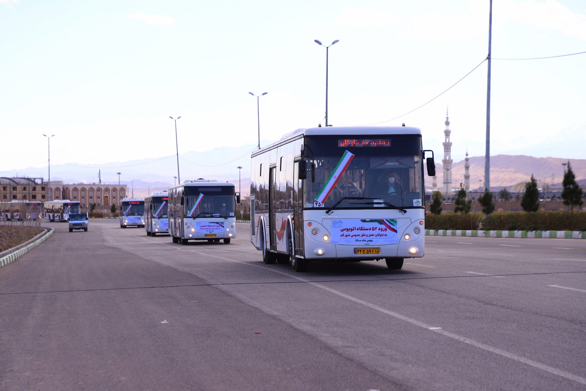 انتقال مسافران با ۱۰۰ دستگاه اتوبوس در مسیر جمکران به حرم مطهر در روز اربعین