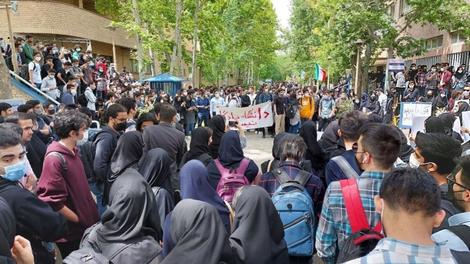 تجمع تعدادی از دانشجویان در دانشگاه‌های تهران