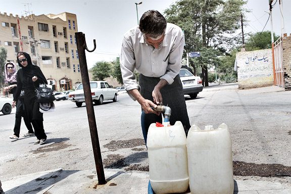 کشور با بحران کمبود آب مواجه است/ مردم صرفه‌جویی کنند
