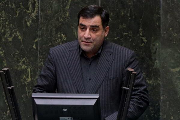 حسینی: گرانی و کمبود دارو مردم را رنج می‌دهد