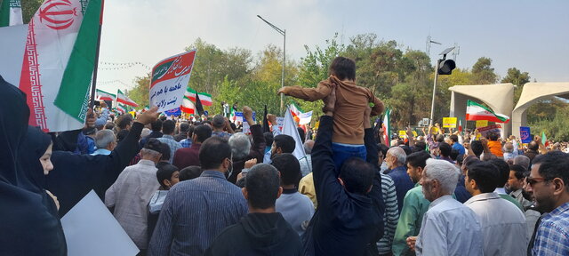 راهپیمایی شهروندان تهرانی در محکومیت حادثه تروریستی شاهچراغ