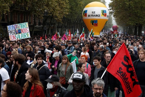 موج اعتراض در فرانسه به افزایش هزینه‌های زندگی به کل اروپا رسید/ اعتصاب‌های فراگیر در کشورهای غربی
