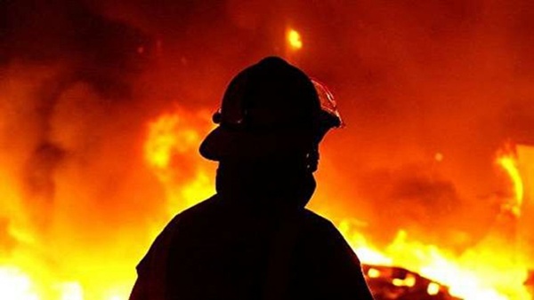 مصدومیت یک آتش‌نشان در آتش‌سوزی یک کارخانه