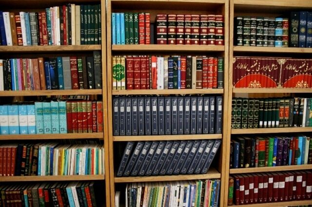 قمی‌ها ۲۳۲ هزار کتاب و نشریه از کتابخانه‌ها امانت گرفتند
