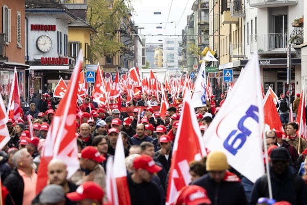 کارگران ساختمانی سوئیس هم به موج معترضان شغلی پیوستند