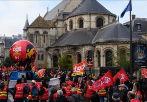 کارگران در فرانسه دوباره وارد اعتصاب عمومی گسترده شدند