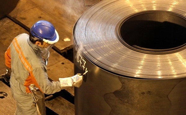 بلاتکلیفی ۵ساله کارگران صدر فولاد برای بازگشت به کار و دریافت مطالبات معوق