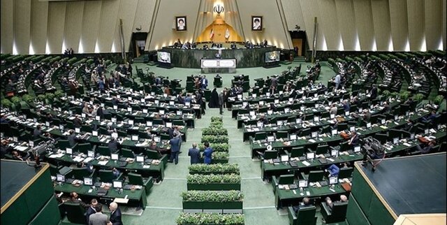 نمایندگان مجلس برای تجدید میثاق به حرم امام رفتند