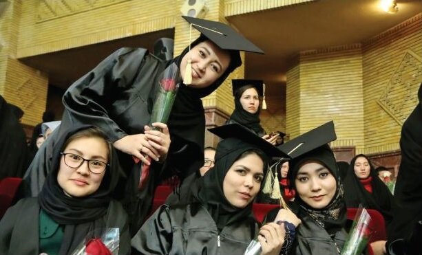 ویس کرمی: تحصیل در دانشگاه‌های ایران برای دختران افغانستانی فراهم شود