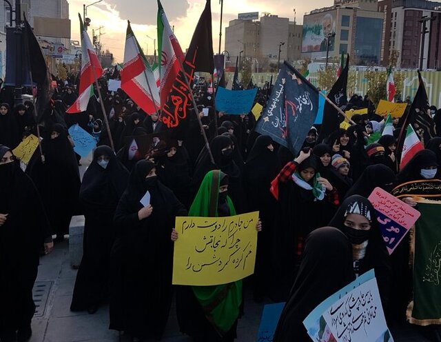 راهپیمایی بانوان قمی در حمایت از حجاب و عفاف