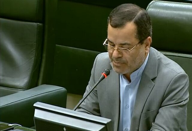 احمدی: اختلال در اینترنت امکان آموزش غیرحضوری را دشوار کرده است