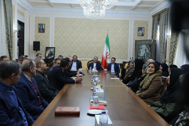 حضور امیرعبداللهیان در جمع کارکنان دفاتر دولتی ایران در ازبکستان