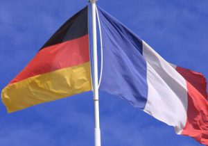گزارش فایننشال تایمز از تلاش فرانسه و آلمان برای رفع موانع تروریستی اعلام کردن سپاه