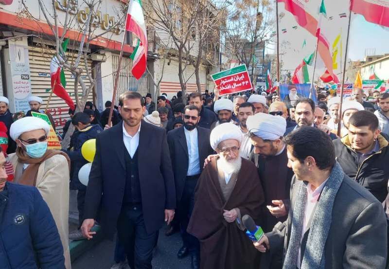 حضور در راهپیمایی ۲۲ بهمن وحدت ایرانیان را به جهان نشان می‌دهد