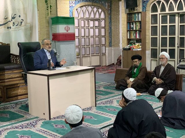 حسینی: دستاوردهای دولت به خوبی به اطلاع مردم نمی‌رسد
