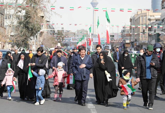 حضور خانوادگی مخبر معاون اول رئیس جمهور در راهپیمایی ۲۲ بهمن