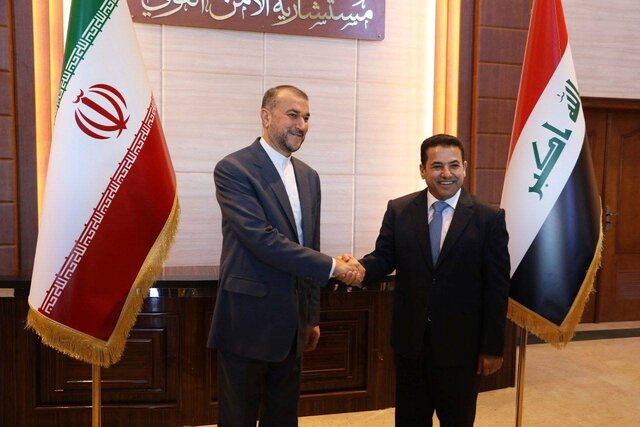 علی شمخانی جهت امضاء سند همکاری امنیتی به عراق سفر می‌کند