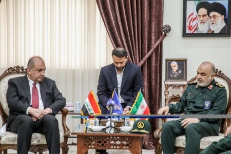 تاکید برتوسعه همکاری‌های دفاعی، نظامی و امنیتی در دیدار سردار سلامی و وزیر دفاع عراق