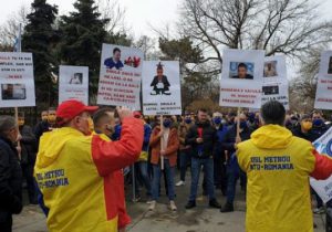 کارگران بخش حمل و نقل اروپا به تصمیم پارلمان اروپا برای برون‌سپاری حمل و نقل ریلی اعتراض می‌کنند