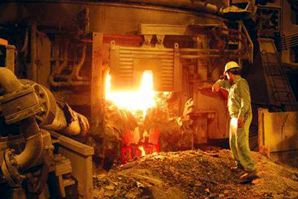 کارگران ذوب آهن اصفهان خواستار بازنگری در طبقه‌بندی مشاغل هستند