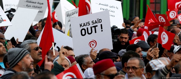 دولت تونس اعتراضات کارگری را ممنوع کرد