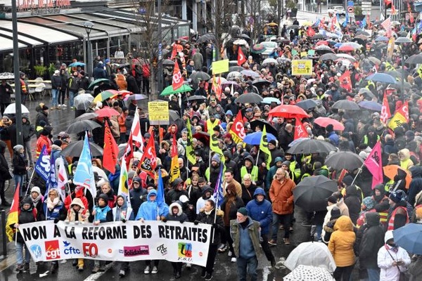 کارگران، دانشجویان و بازنشستگان فرانسوی به خیابان‌ها ریختند
